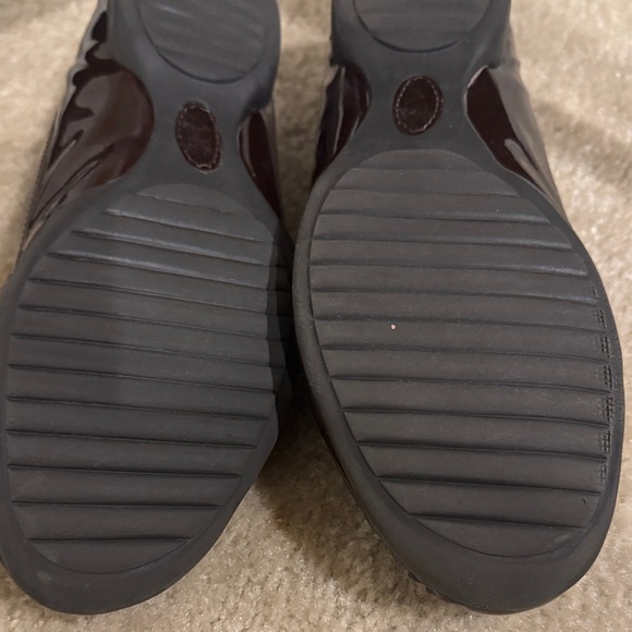 Anne Klein Brown Croc-Patterned Loafers with Gold Detail - Picture 6 of 9